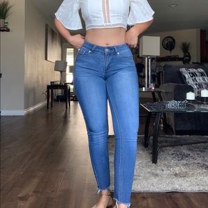 ❗️SOLD❗️Ankle Distressed jeans